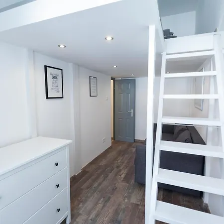 Parkside 2 Bedroom דירה בודפשט